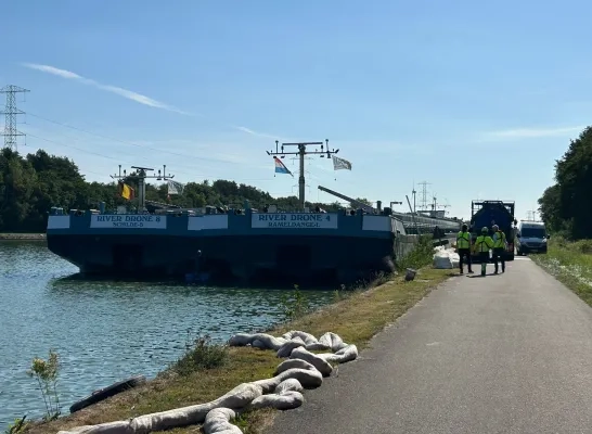 Dit vrachtschip lekte olie in het Albertkanaal