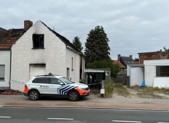 afgebrand huis onbewoonbaar Turnhoutsebaan Mol afgebrand huis onbewoonbaar Turnhoutsebaan Mol