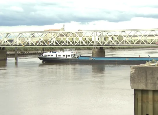 Rupel Puurs-Sint-Amands cargoship botsing spoorwegbrug Rupel Puurs-Sint-Amands cargoship botsing spoorwegbrug