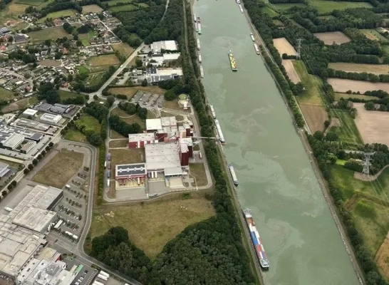 Olievlek op Albertkanaal in Olen Olievlek op Albertkanaal in Olen