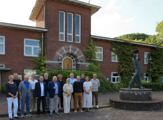 voor gemeentehuis Beerse