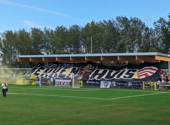 Supporters Lyra-Lierse van Eikelstraat naar sportpark
