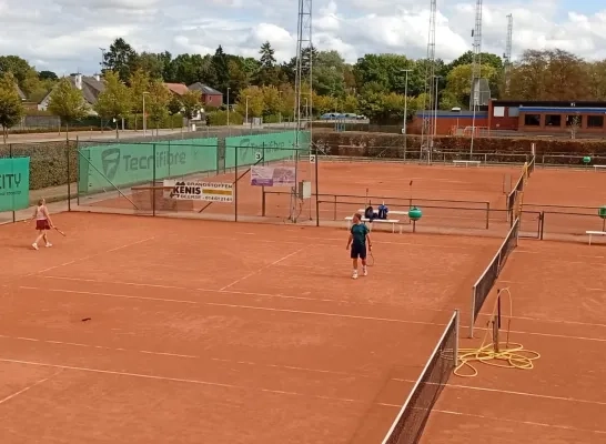 Inbrekers nemen kluis mee van tennisclub De Dageraad in Beerse 