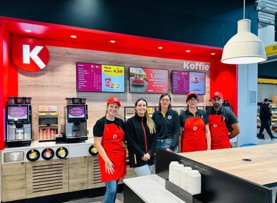 Vernieuwde shops aan tankstations Minderhout en Herentals