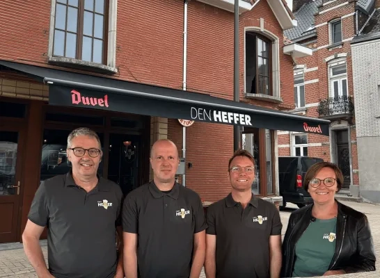 Den Heffer Heffen café bruine kroeg