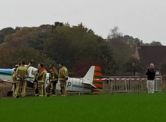 sportvliegtuigje maakt noodlanding in Itegem