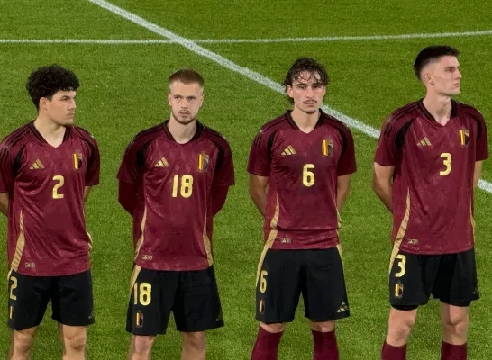 Arthur Vermeeren (18) en Kamiel Van de Perre (6) bij de U21 Rode Duivels