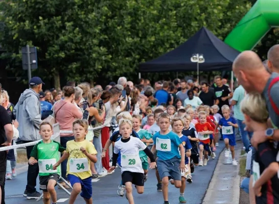 Landlopersjogging schenkt 4650 euro aan KVNA Wortel