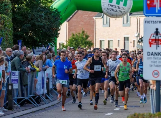 Landlopersjogging schenkt 4650 euro aan KVNA Wortel
