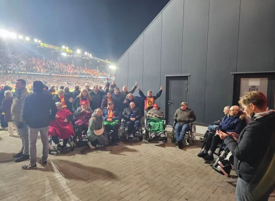 Wens van 94-jarige Jeanneke komt uit: samen met medebewoners naar KV Mechelen Wens van 94-jarige Jeanneke komt uit: samen met medebewoners naar KV Mechelen