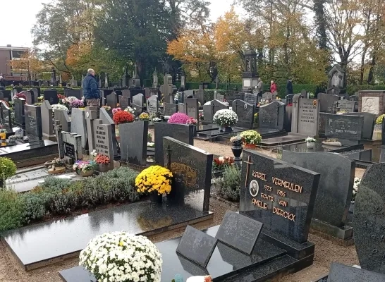 Regenachtige Allerheiligen houdt bezoekers niet tegen in Westerlo