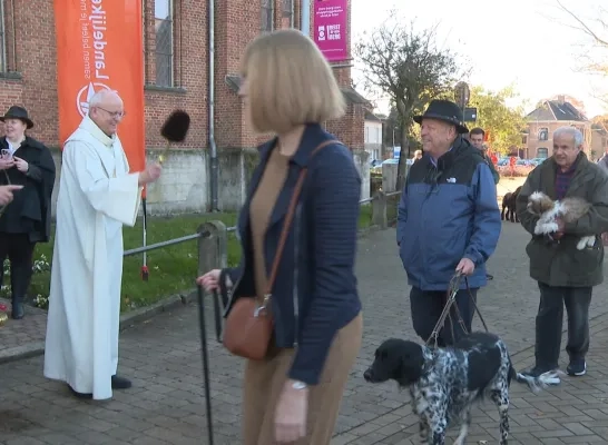 Dierenzegening voor Sint-Hubertus in Salvatorparochie Booischot