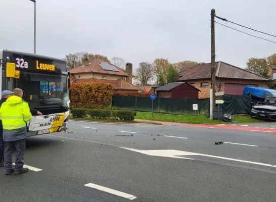 Ongeval auto bus De Lijn Herselt