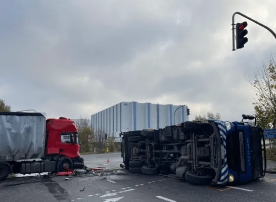 Gekantelde vuilniswagen Mechelen