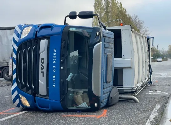 Gekantelde vuilniswagen Mechelen