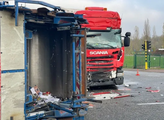 Gekantelde vuilniswagen Mechelen