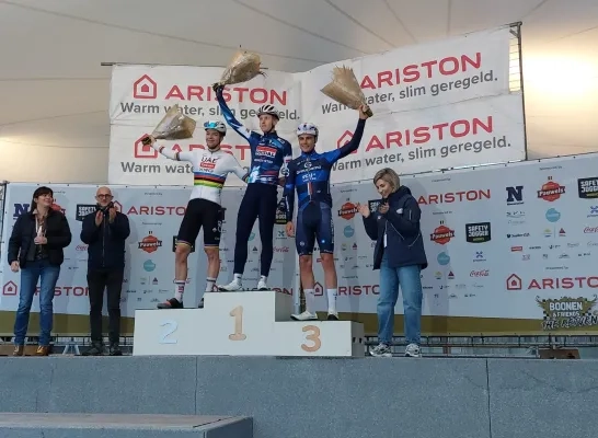 Tim Merlier wint wedstrijd van de profs Boonen & Friends