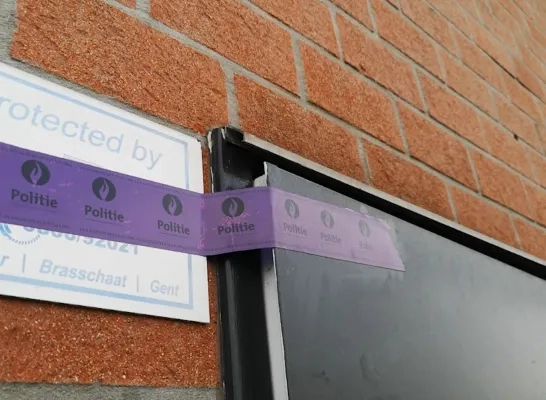 Zegel loods drugszaak Ravels