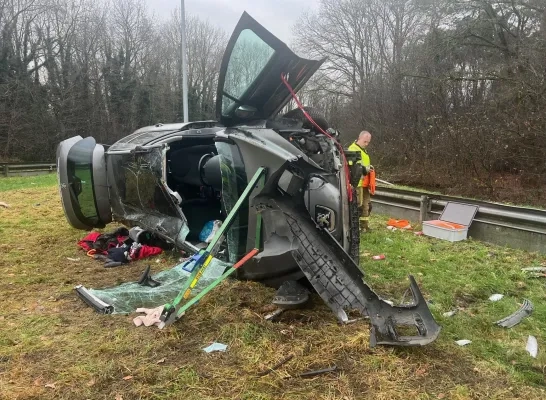 Auto over de kop in Olen