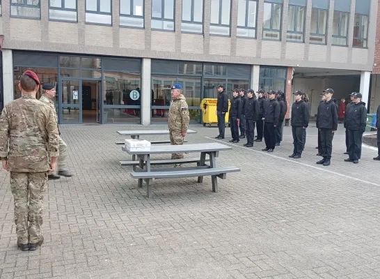 Leerlingen Defensie en Veiligheid in Turnhout werken samen met 3 Para