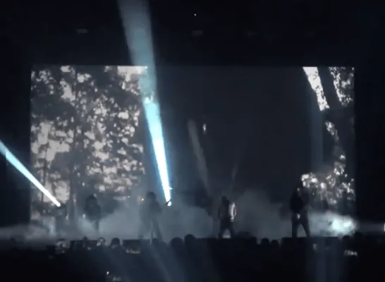 Amenra tijdens een optreden in de AB