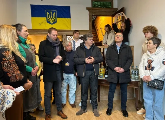 Mechelen opent Oekraïne Huis op Grote Markt: "laagdrempelige ontmoetingsplek waar Mechelaars concreet kunnen bijdragen aan steun voor Oekraïne"