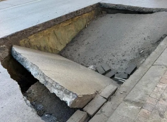 Groot zinkgat op Grote baan in Hulshout