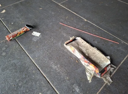 De vuurpijl die werd afgestoken in jeugdhuis Spin Dessel