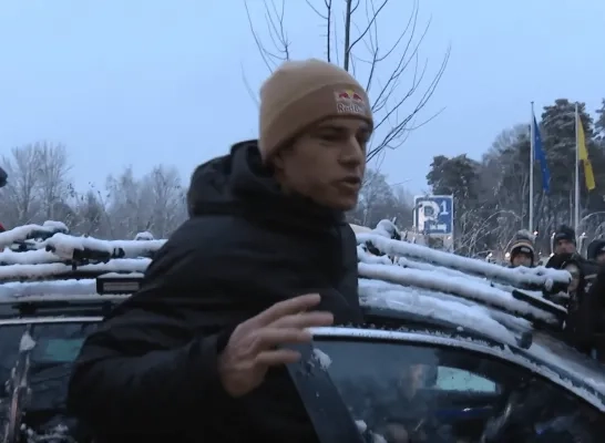 Wout van Aert valt zwaar in Zilvermeercross