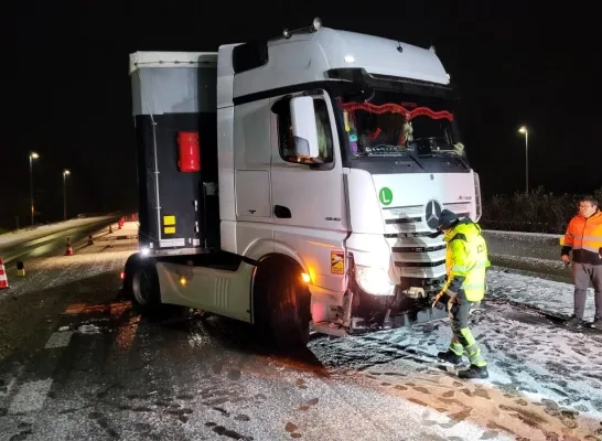 vrachtwagen in schaar E34 Oud-Turnhout