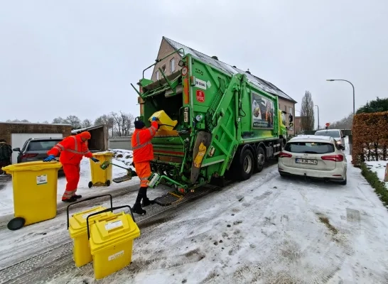 afvalophaling IOK door de sneeuw