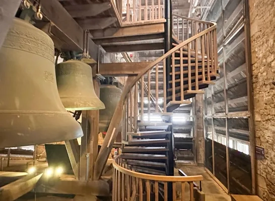 Gerestaureerde trappen maken beiaarden in Sint-Romboutstoren opnieuw vlot bereikbaar