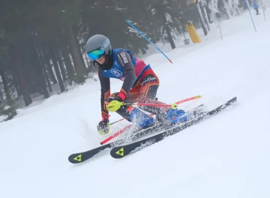 Jong skitalent uit Westerlo Per De Kinder vijfde op internationale skiwedstrijd in Tsjechië