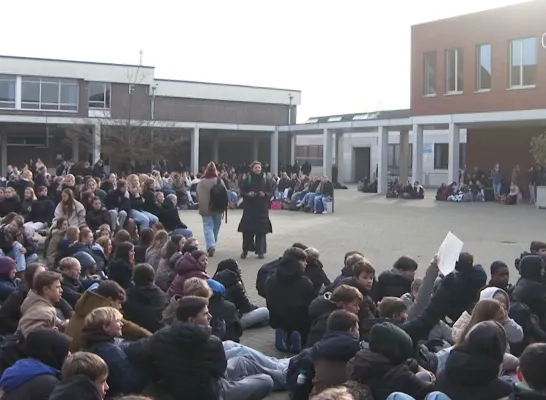 Zitstaking op Sint-Claracollege in Arendonk