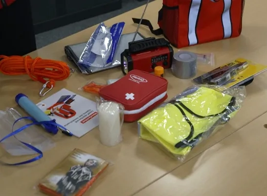 Nieuwe lading noodpakketten van Rode kruis Vlaanderen in Mechelen