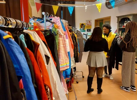 Kindercarnavalshop Herenthout geopend: iedereen kan gratis kledij uitkiezen