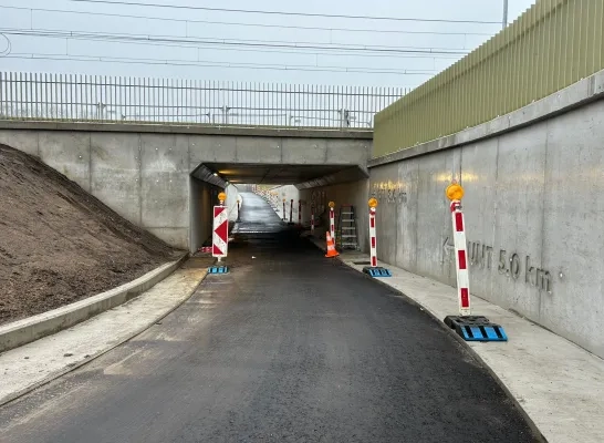 Fietstunnel Geel onder sporen klaar