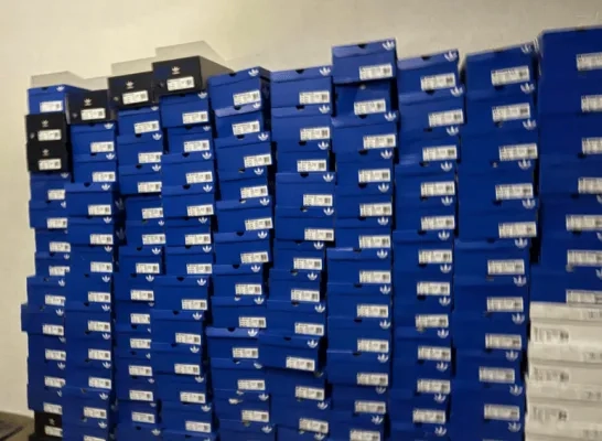 Politiezone Neteland koeriers diefstal schoenendozen