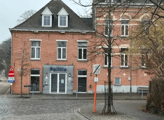 politie heist kantoor.