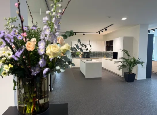 Van Lommel Keukens Geel nieuwe fabriek