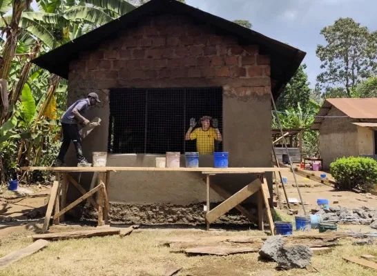 Geelse school bouwt in Tanzania