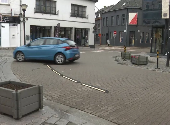 Verkeersgeleiders kruispunt Geel