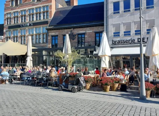 Terrasjes lopen vol op eerste lentedag van 2026