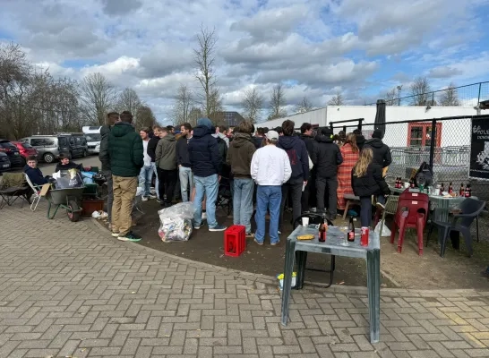 Nachtje doordoen om eerst te zijn bij uitdelen volgnummers Potjèrkruiwagenkoers Ramsel