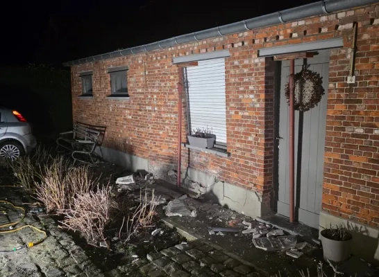 auto in huis Eindhout