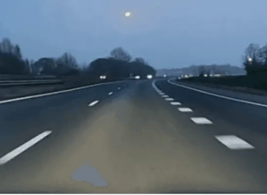 meteoriet vuurbal lichtflits dashcambeeld