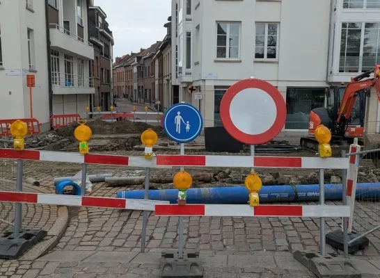 Verkeersdrukte in Lier door afgesloten Netebrug aan Zimmerplein 