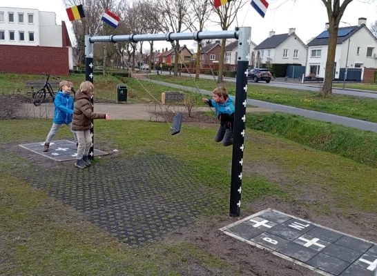 Baarle-Hertog plaatste een schommel op de grens met Baarle-Nassau