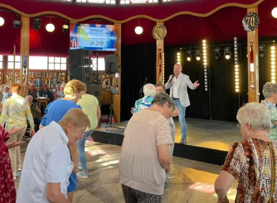 Pijpelheide viert vijf dagen feest in spiegeltent
