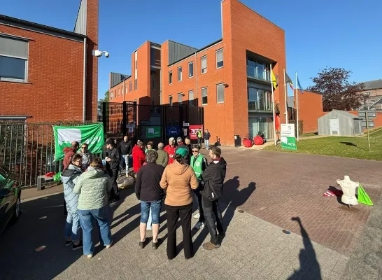 Vakbonden staken voor overheveling personeel gemeenschapsdiensten naar departement Onderwijs